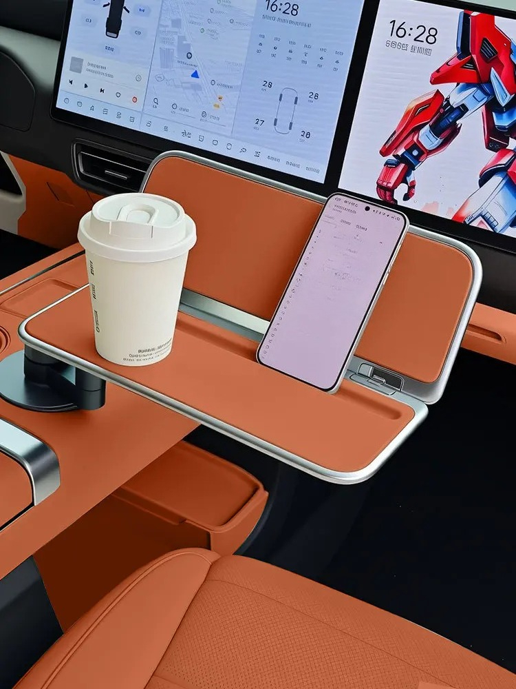 Leatherwork Desk - طاولة صغيرة للكونسول الوسطي قابلة للطي