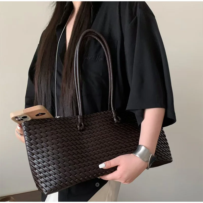 حقيبة يد فاخرة من الجلد الصناع - مراجعة Leatherwork Workshop وسعره